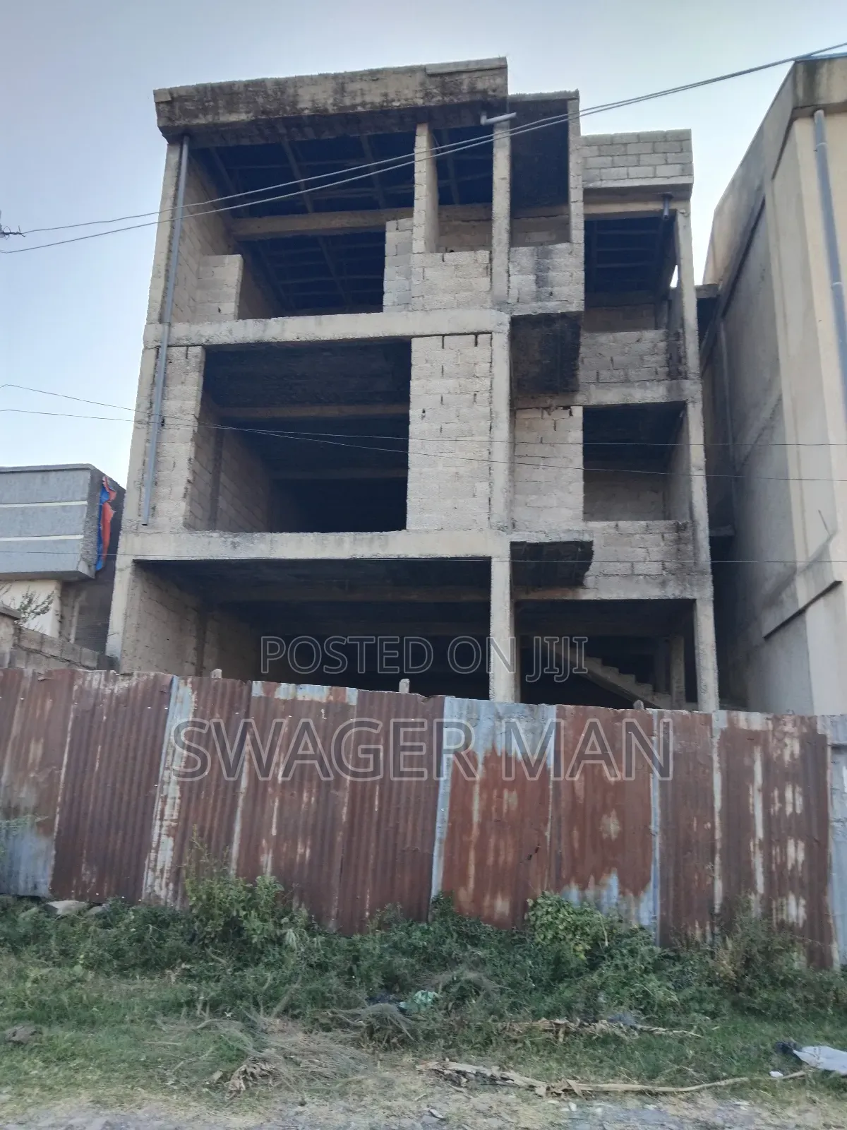 7bdrm Townhouse/Terrace in Tafo, Yeka for sale