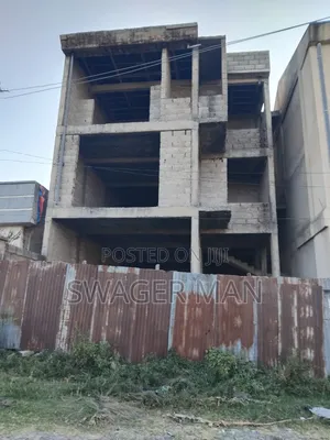 7bdrm Townhouse/Terrace in Tafo, Yeka for sale