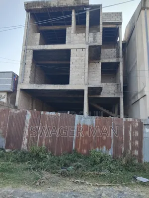 7bdrm Townhouse/Terrace in Tafo, Yeka for sale