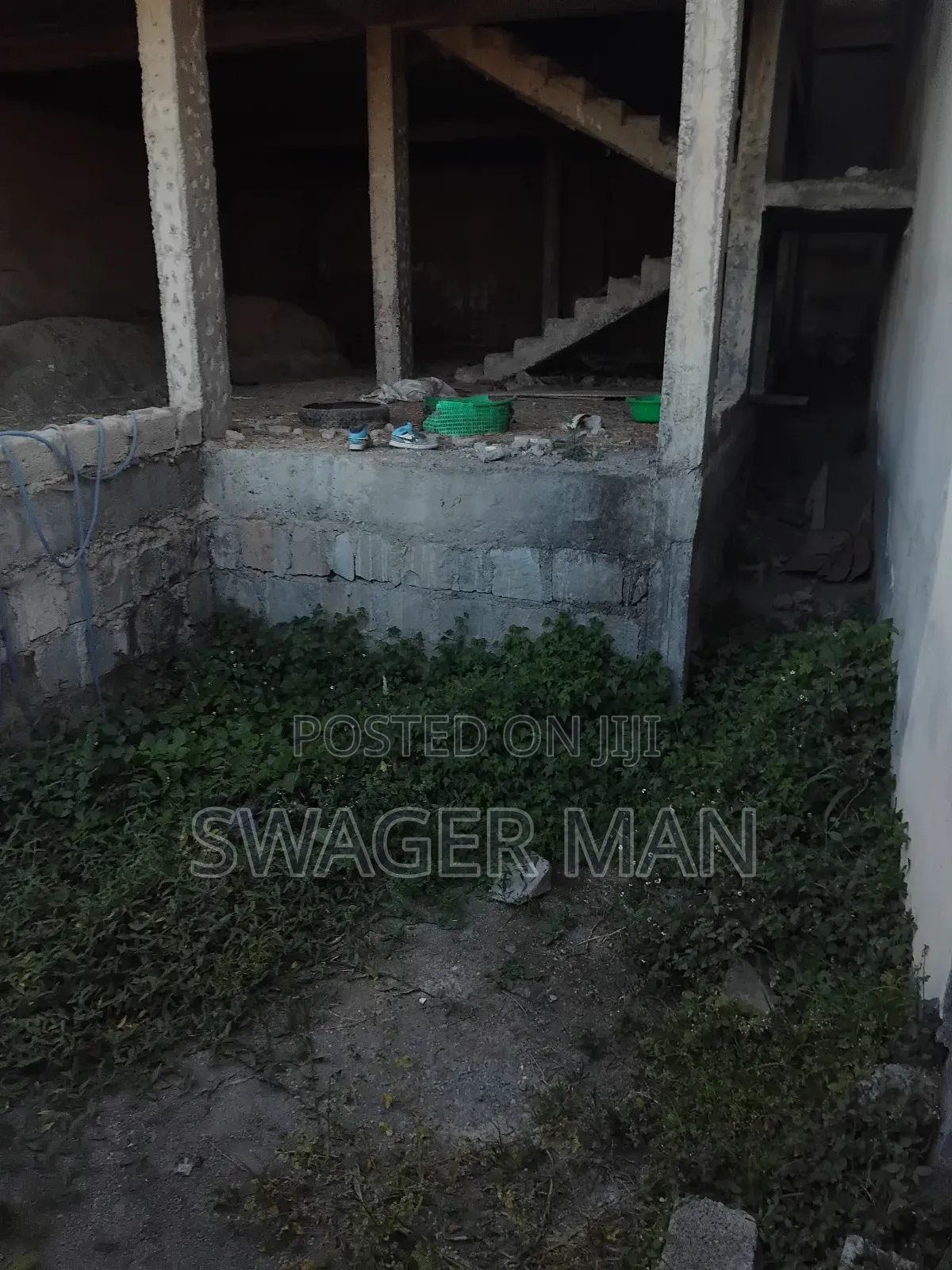 7bdrm Townhouse/Terrace in Tafo, Yeka for sale