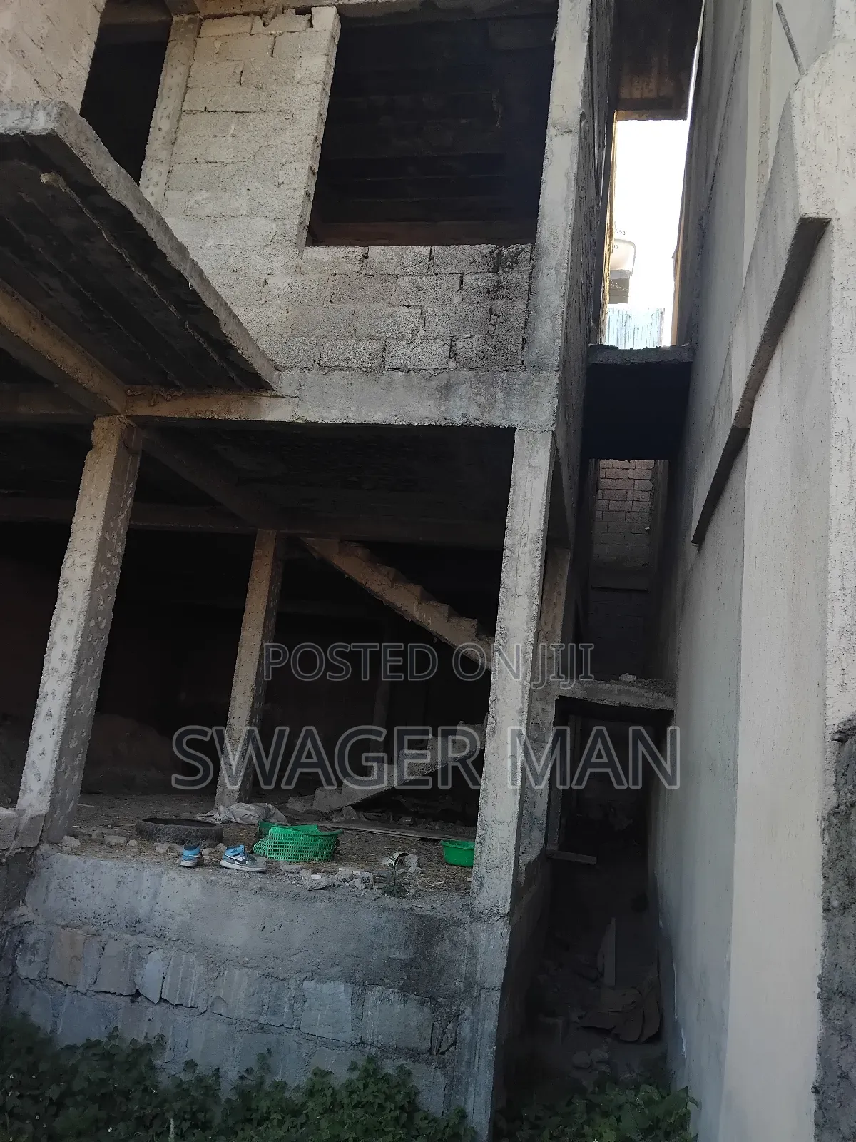 7bdrm Townhouse/Terrace in Tafo, Yeka for sale