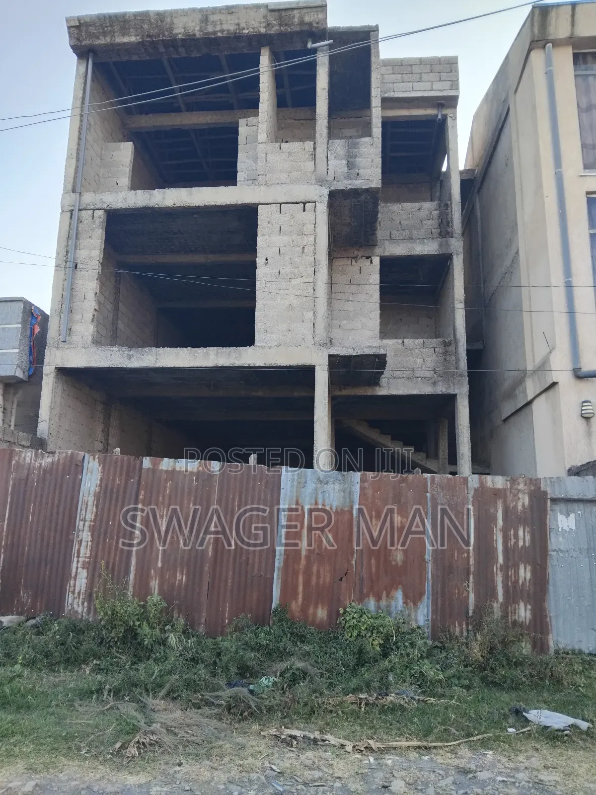 7bdrm Townhouse/Terrace in Tafo, Yeka for sale