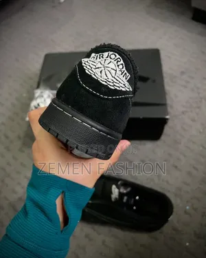 Jordan 1 Low Travis Phantom