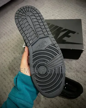 Jordan 1 Low Travis Phantom