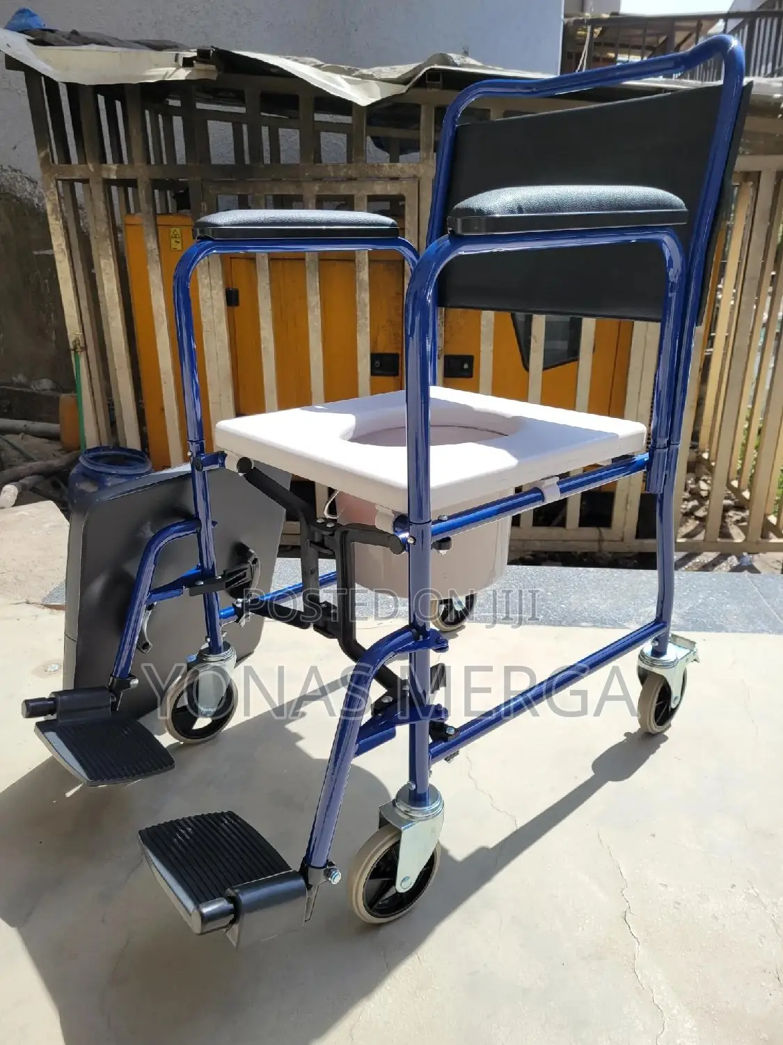 Toilet Chair麁三strong Is Comfortable for User. Good Customer Service.