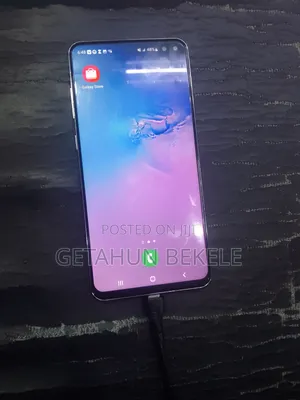 Photo - Samsung Galaxy S10 Plus 128 GB Blue
