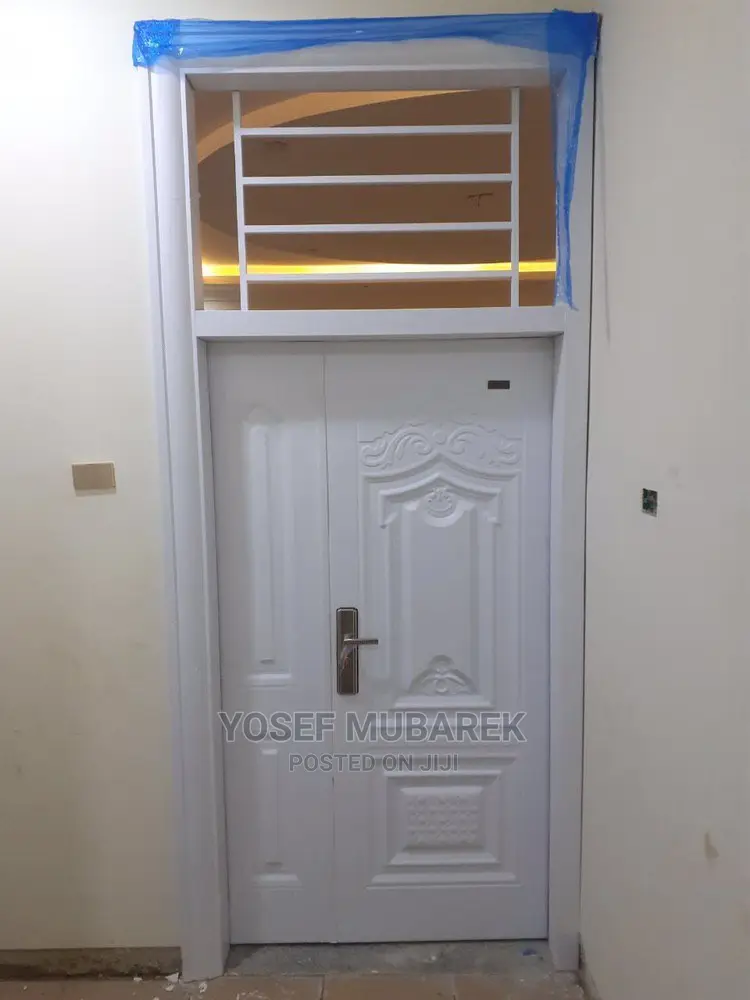 ጠንካራ ያማረ በር