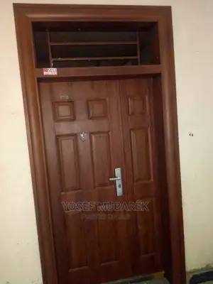 ጠንካራ ያማረ በር