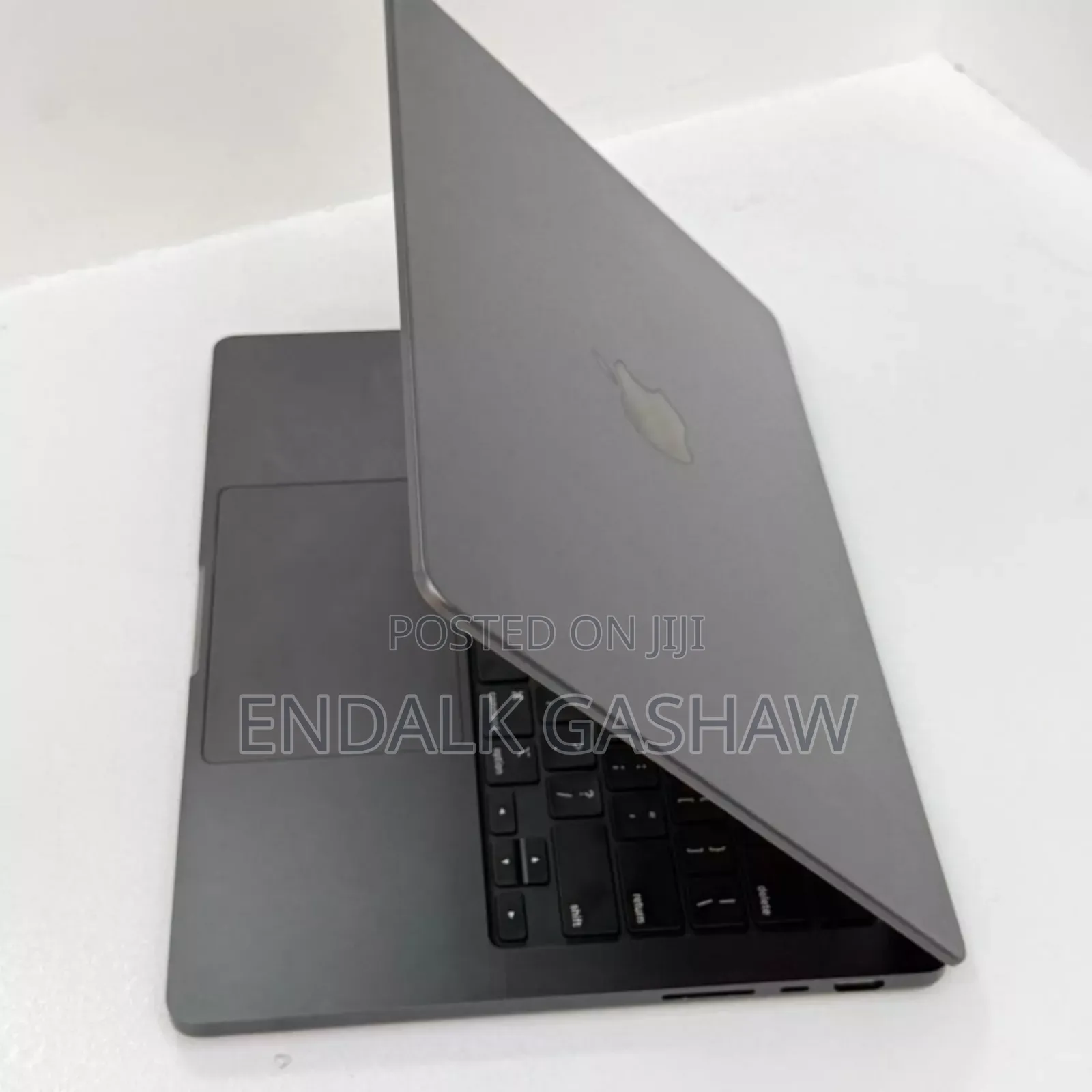 New Laptop Apple MacBook Pro 2024 M4 14-Inch 16GB Apple M4 SSD 512GB