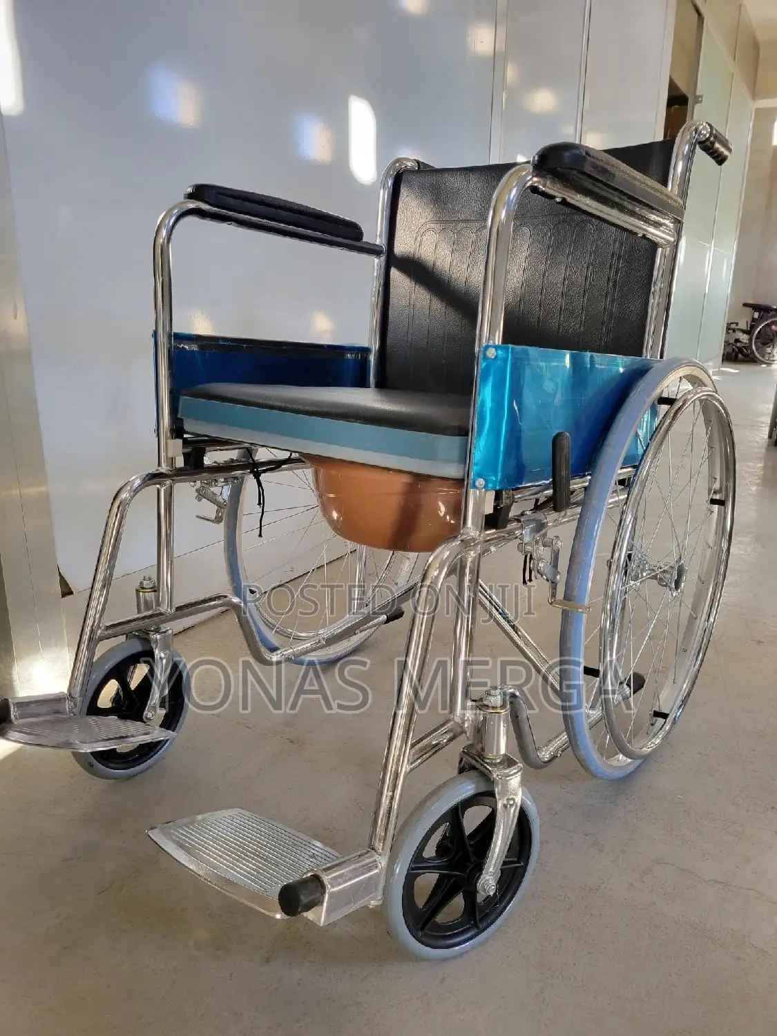 Both Toilet a Standard Self-Propelled Wheelchair弔龟pot Wheelchair