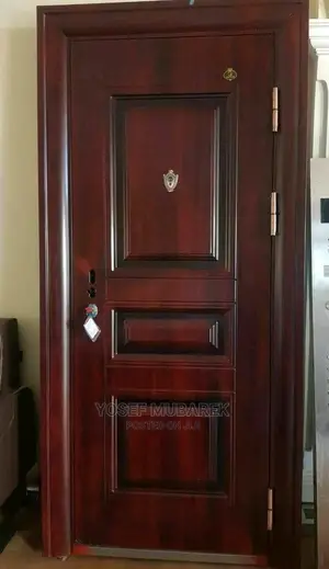 ጠንካራ ያማረ በር