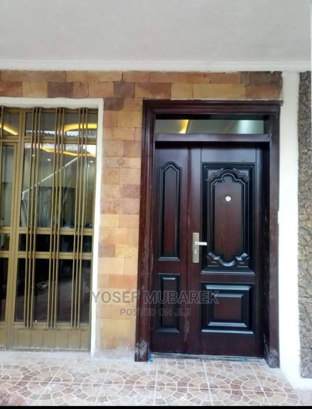 ጠንካራ ያማረ በር