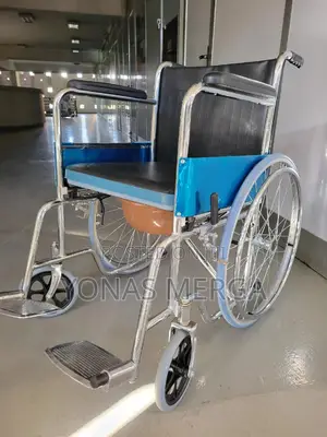 Commode Wheelchair血卑toilet Wheelchair经home or in Healthcare Facilities