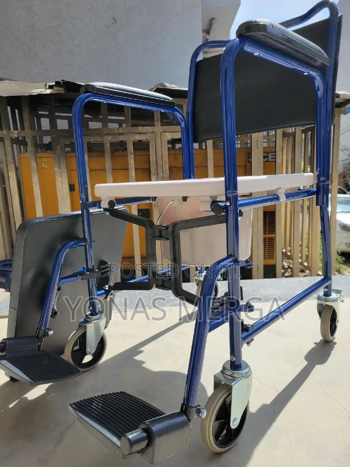 Toilet Chair弩又4 Chairs in 1, Performing Seamlessly as a Shower Chair