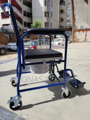 Photo - Toilet Chair身篩commode Chair Pu Seatand辱兕chair With Detachable Bucket