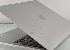 Photo - New Laptop Apple MacBook Pro 2022 M2 8GB Intel Core M2 SSD 256GB