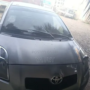 Photo - Toyota Yaris 2006 Silver