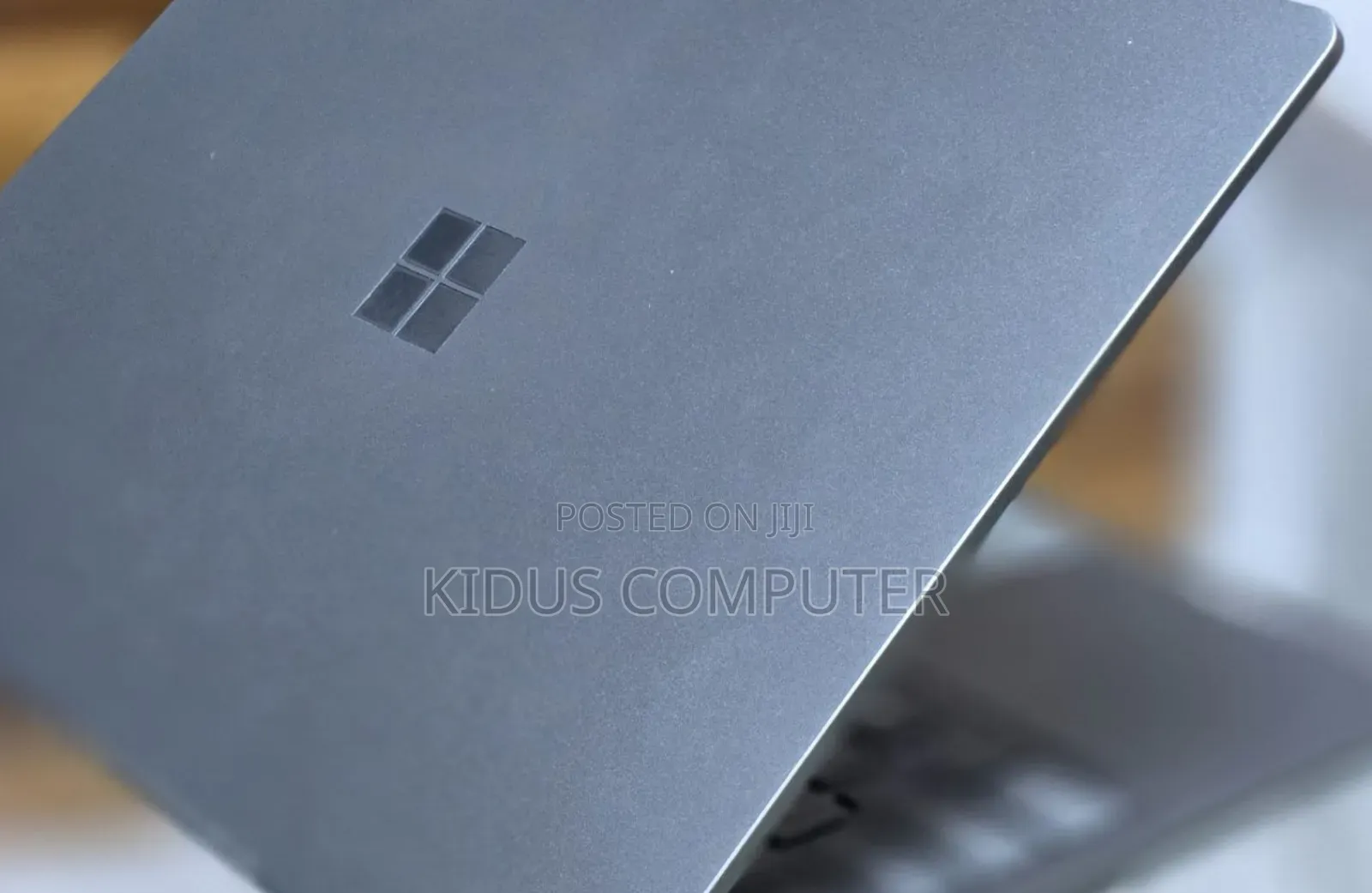 New Laptop Microsoft Surface 8GB Intel Core I5 SSD 256GB