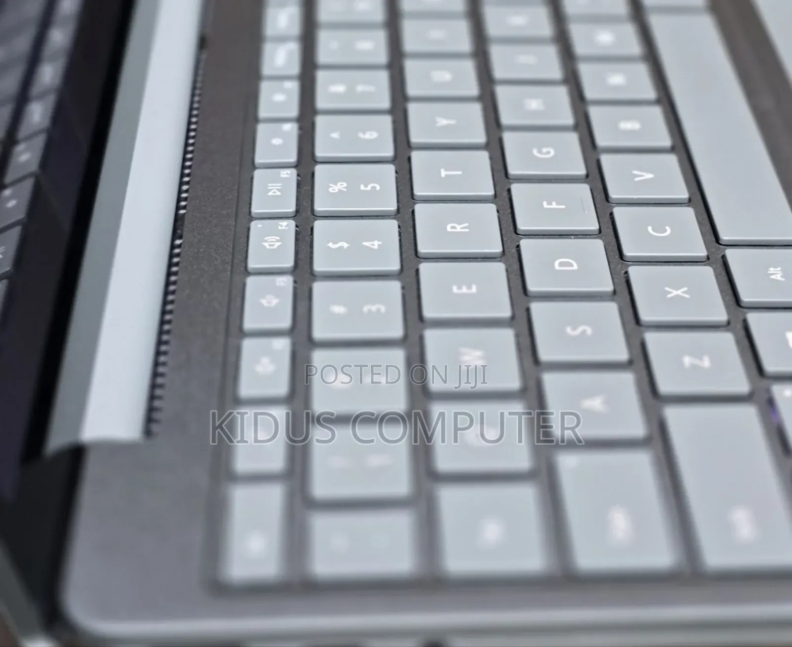 New Laptop Microsoft Surface 8GB Intel Core I5 SSD 256GB