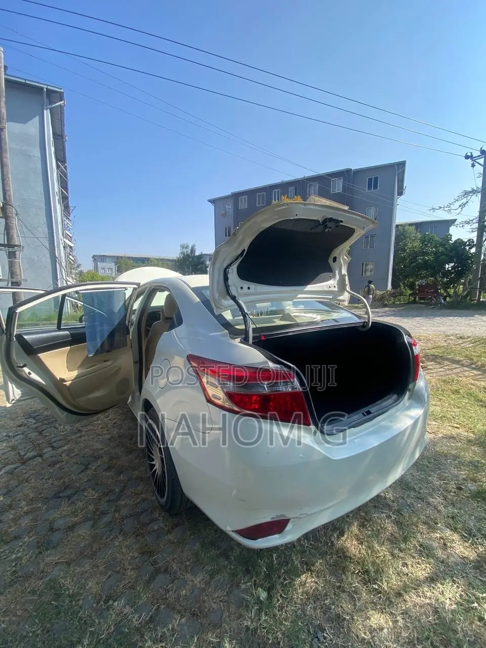 Toyota Yaris SE Hatchback 5dr 2013 White