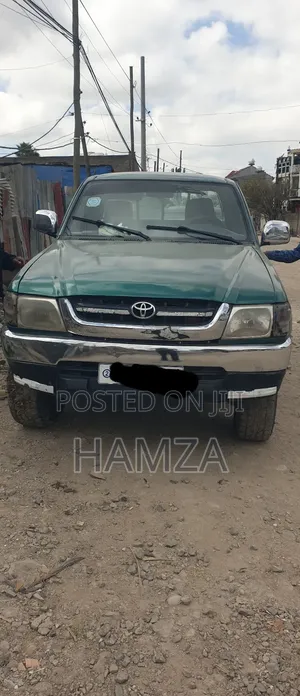 Photo - Toyota Hilux 2002 Green