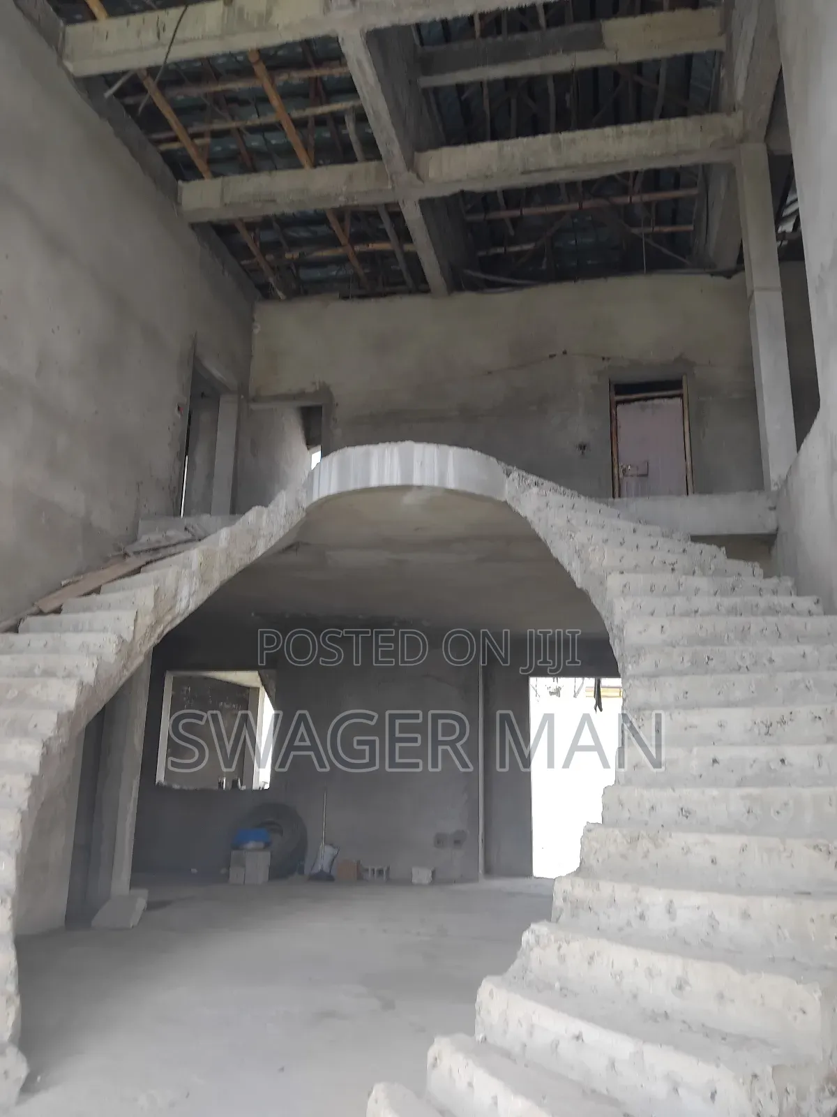 6bdrm Townhouse/Terrace in Tafo, Yeka for sale