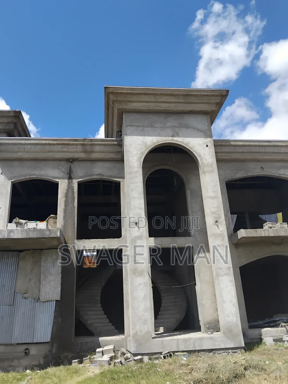 6bdrm Townhouse/Terrace in Tafo, Yeka for sale