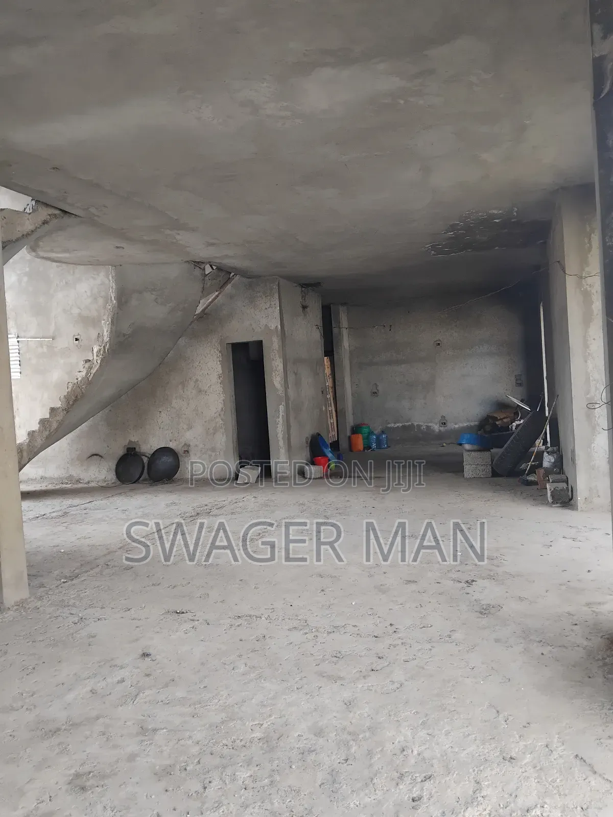 6bdrm Townhouse/Terrace in Tafo, Yeka for sale