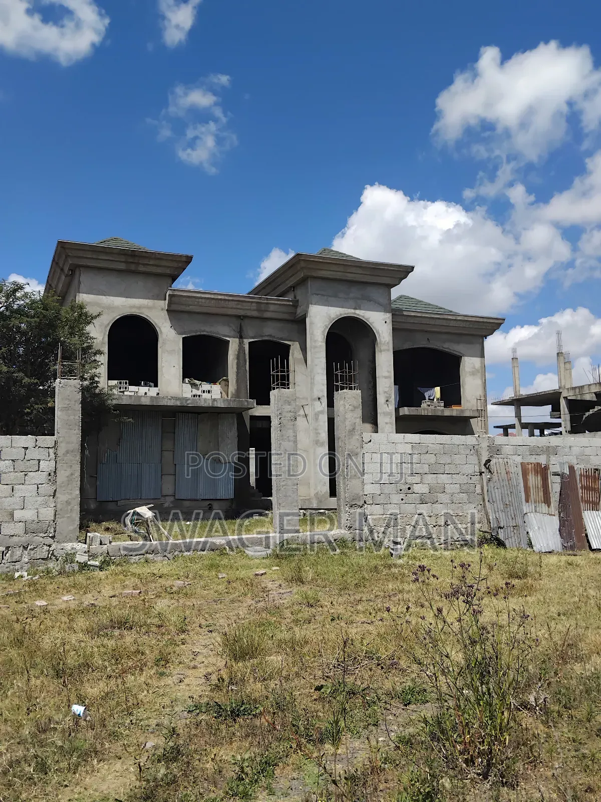 6bdrm Townhouse/Terrace in Tafo, Yeka for sale