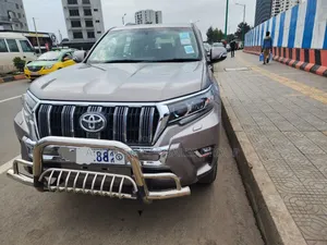 Photo - Toyota Land Cruiser 2020 Gray