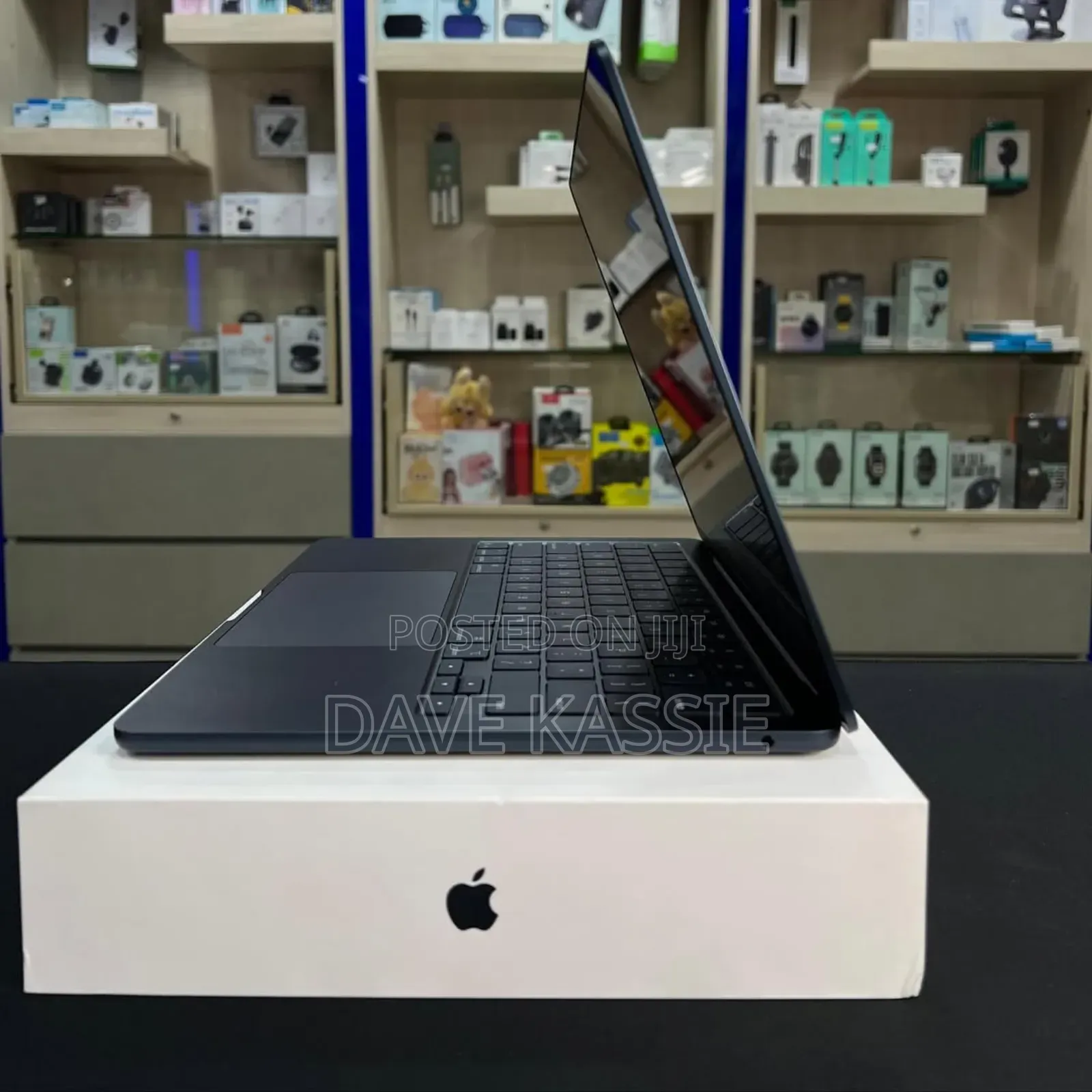 New Laptop Apple MacBook Air 2025 M4 13-Inch 16GB Apple M4 SSD 256GB