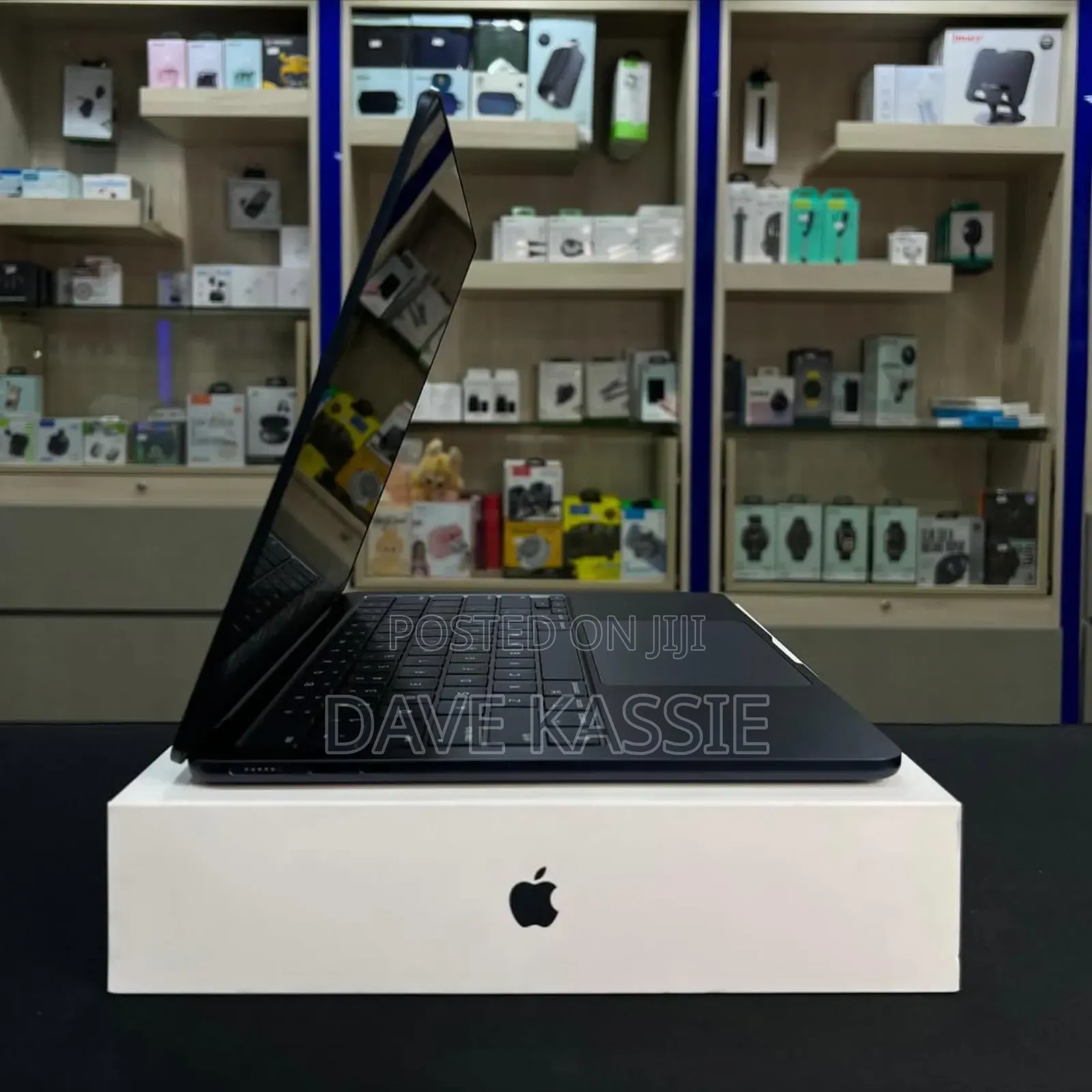 New Laptop Apple MacBook Air 2025 M4 13-Inch 16GB Apple M4 SSD 256GB