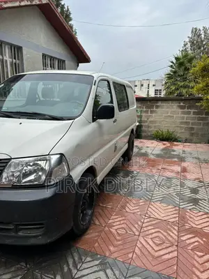 Photo - Toyota HiAce 220 2007 White