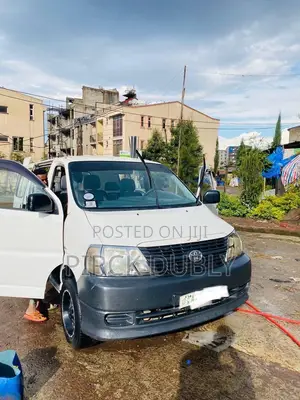 Toyota HiAce 220 2007 White