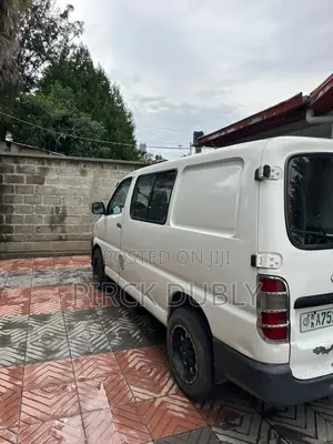 Toyota HiAce 220 2007 White