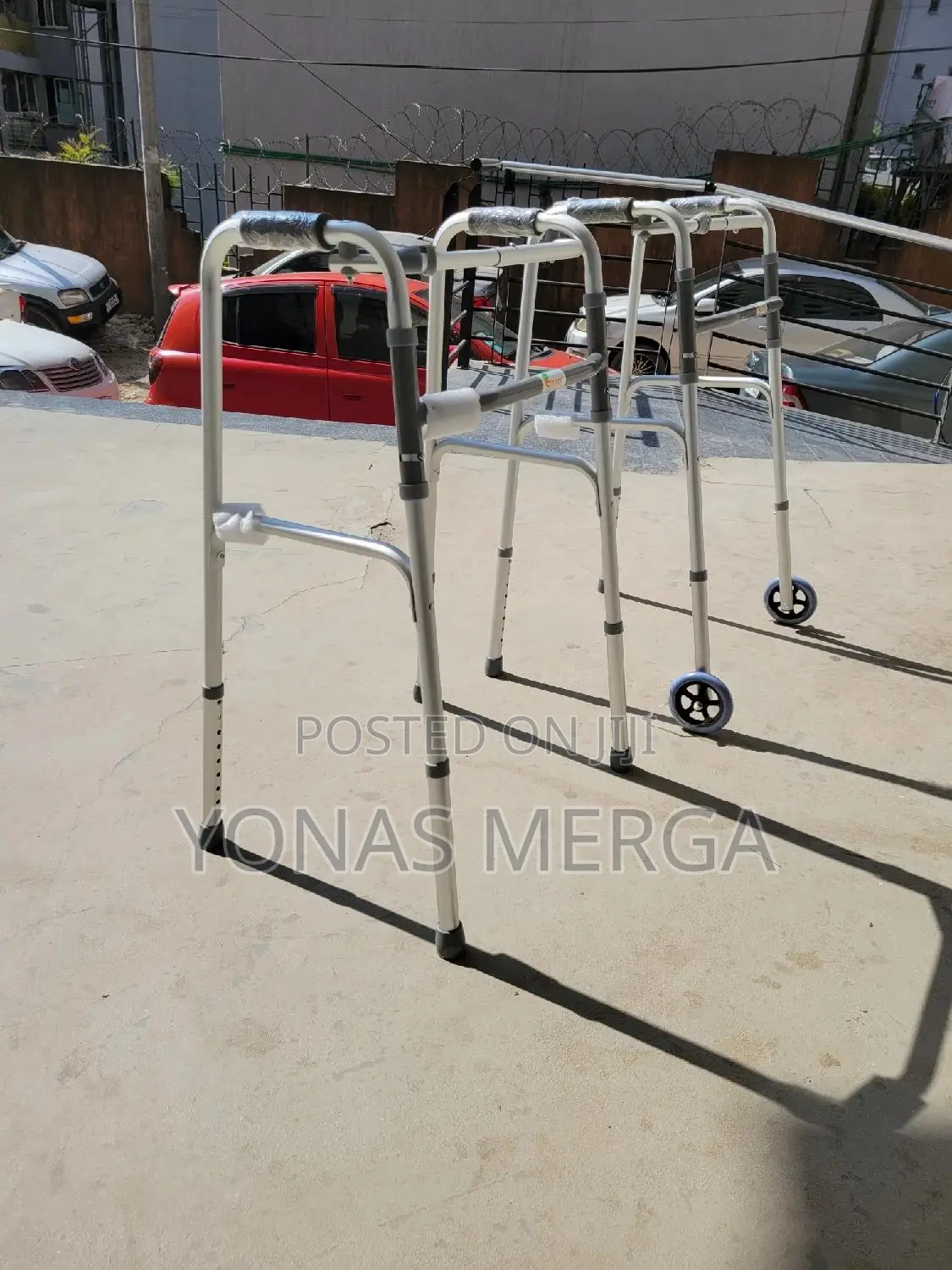 Aluminum Walker臨盞height of the Walker Legs Is Adjustable琴告walker~尹wake