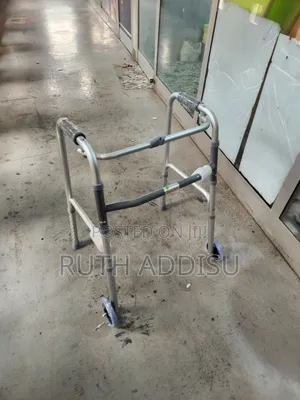 Photo - Almunium Smart Walker腔說foldable Basic Walker段的top Walker胺你walker New