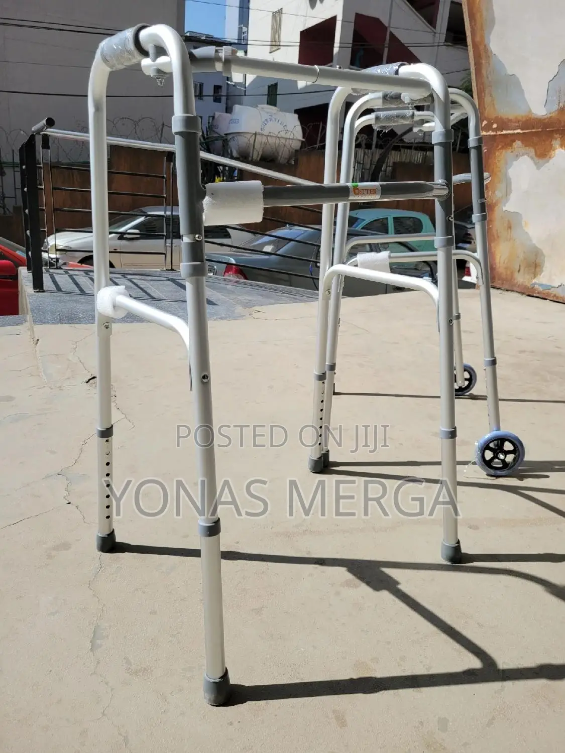 Light Walker匋0walking-Aid<>Walker, Anti-Slip Support, Padded Hand Grip