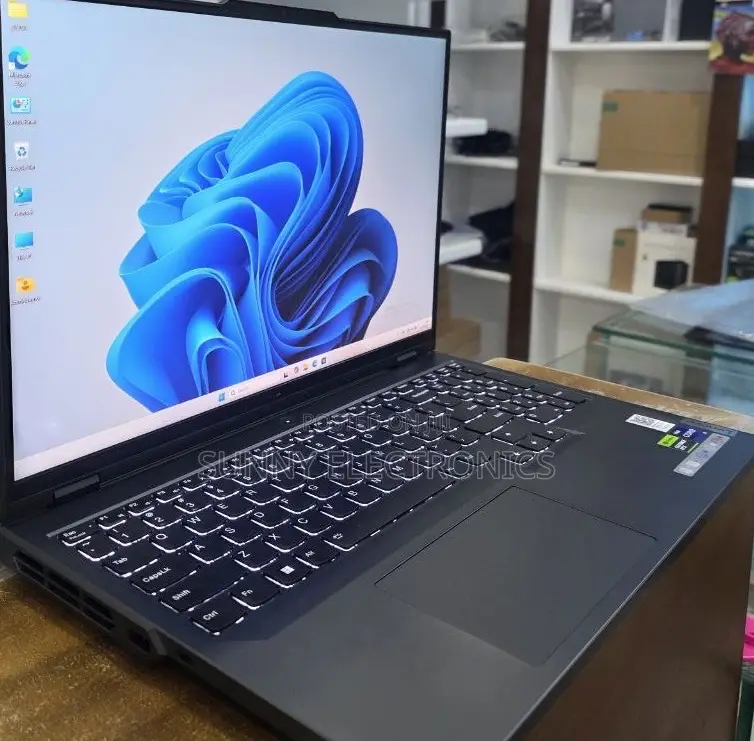 New Laptop Lenovo Legion Y740 32GB Intel Core i9 SSD 1T