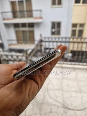 Apple iPhone X 64 GB White