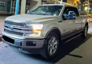 Photo - Ford F-150 2018 Gold