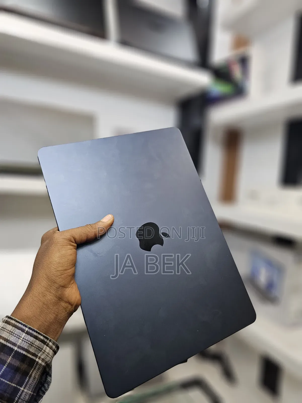 New Laptop Apple MacBook Air 2025 M4 13-Inch 16GB Apple M4 SSD 256GB