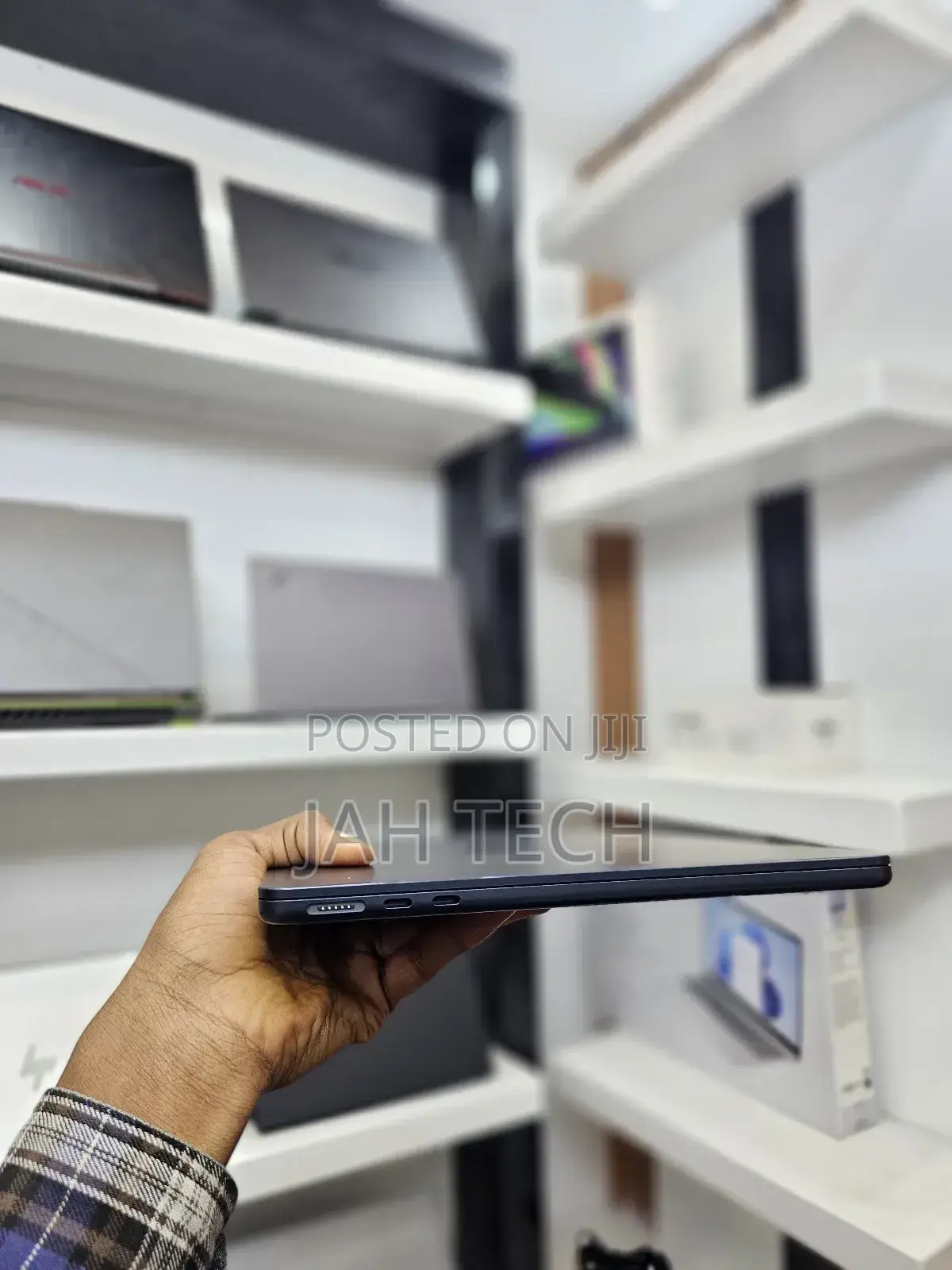 New Laptop Apple MacBook Air 2025 M4 13-Inch 16GB Apple M4 SSD 256GB