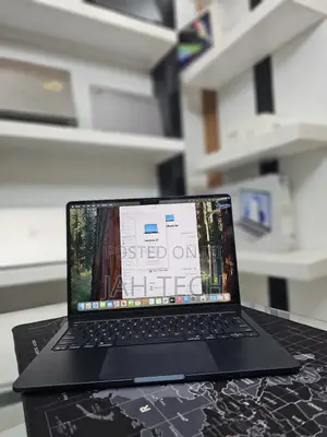 New Laptop Apple MacBook Air 2025 M4 13-Inch 16GB Apple M4 SSD 256GB