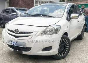 Photo - Toyota Belta 2010 White