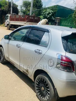 Toyota Yaris 2010 Silver