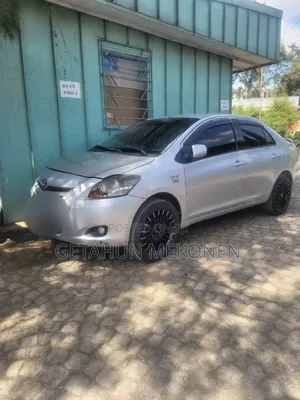 Photo - Toyota Yaris 2009 Silver