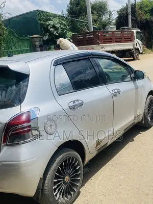 Toyota Yaris 2010 Silver