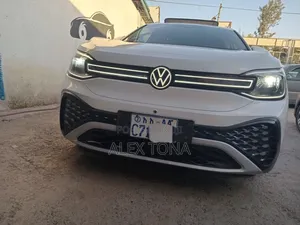 Photo - Volkswagen ID.6 2023 White