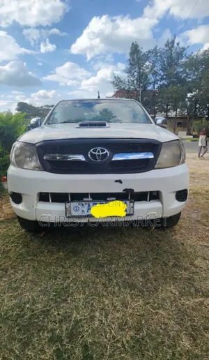 Photo - Toyota Hilux 2.5 D-4D 4X4 SRX 2010 White